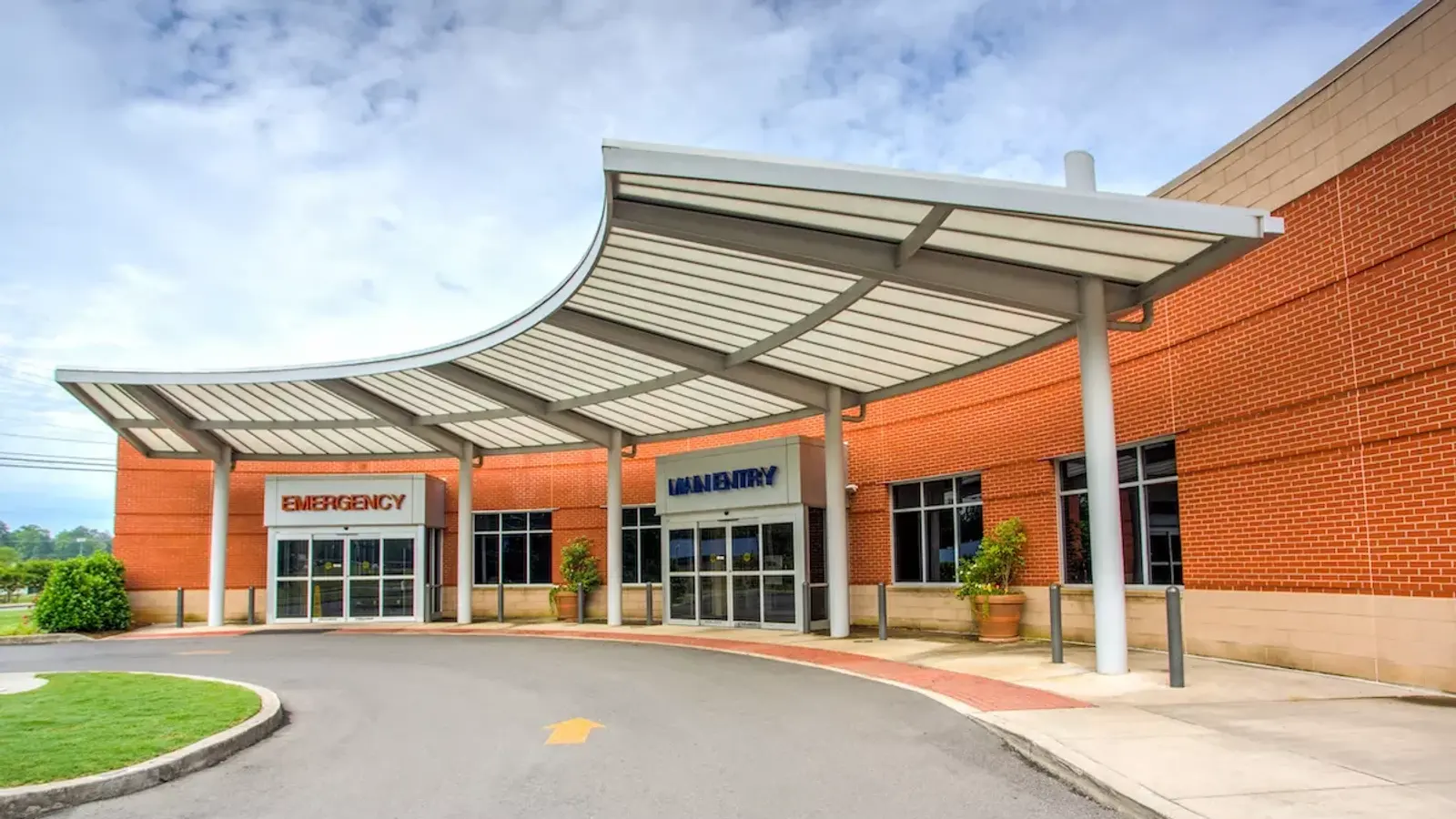 AdventHealth Murray Hospital Entrance