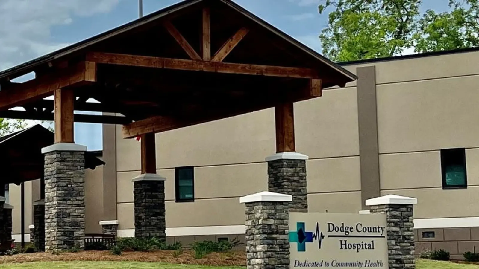 Dodge County Hospital Entrance