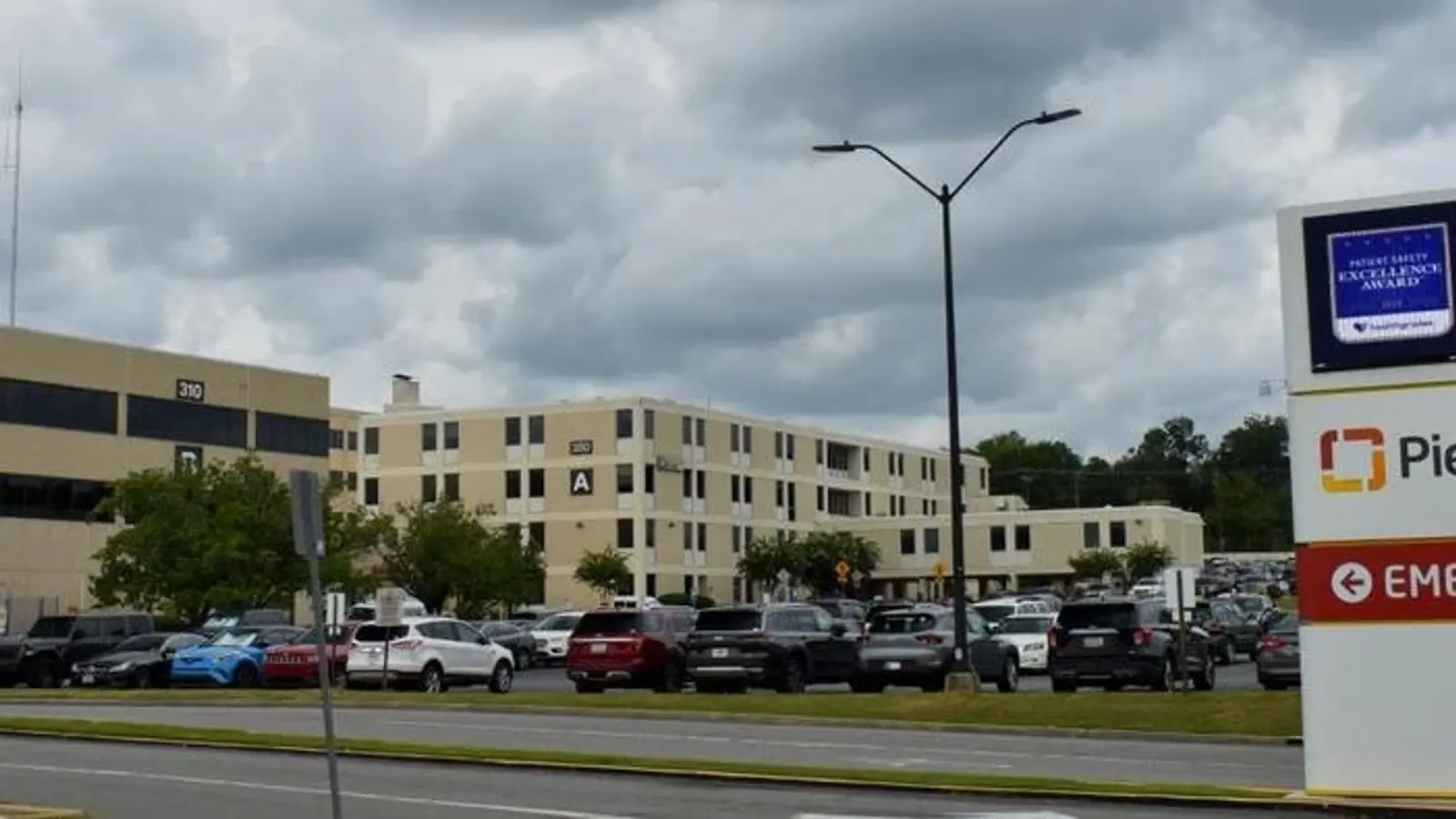 Piedmont Macon Medical Center Exterior