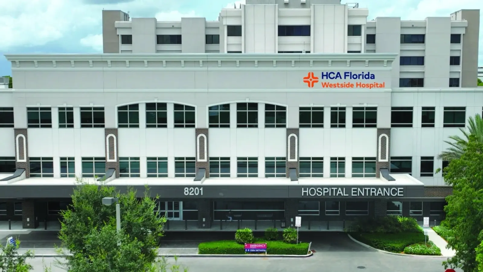 HCA Florida Westside Hospital front entrance in the daytime, Plantation