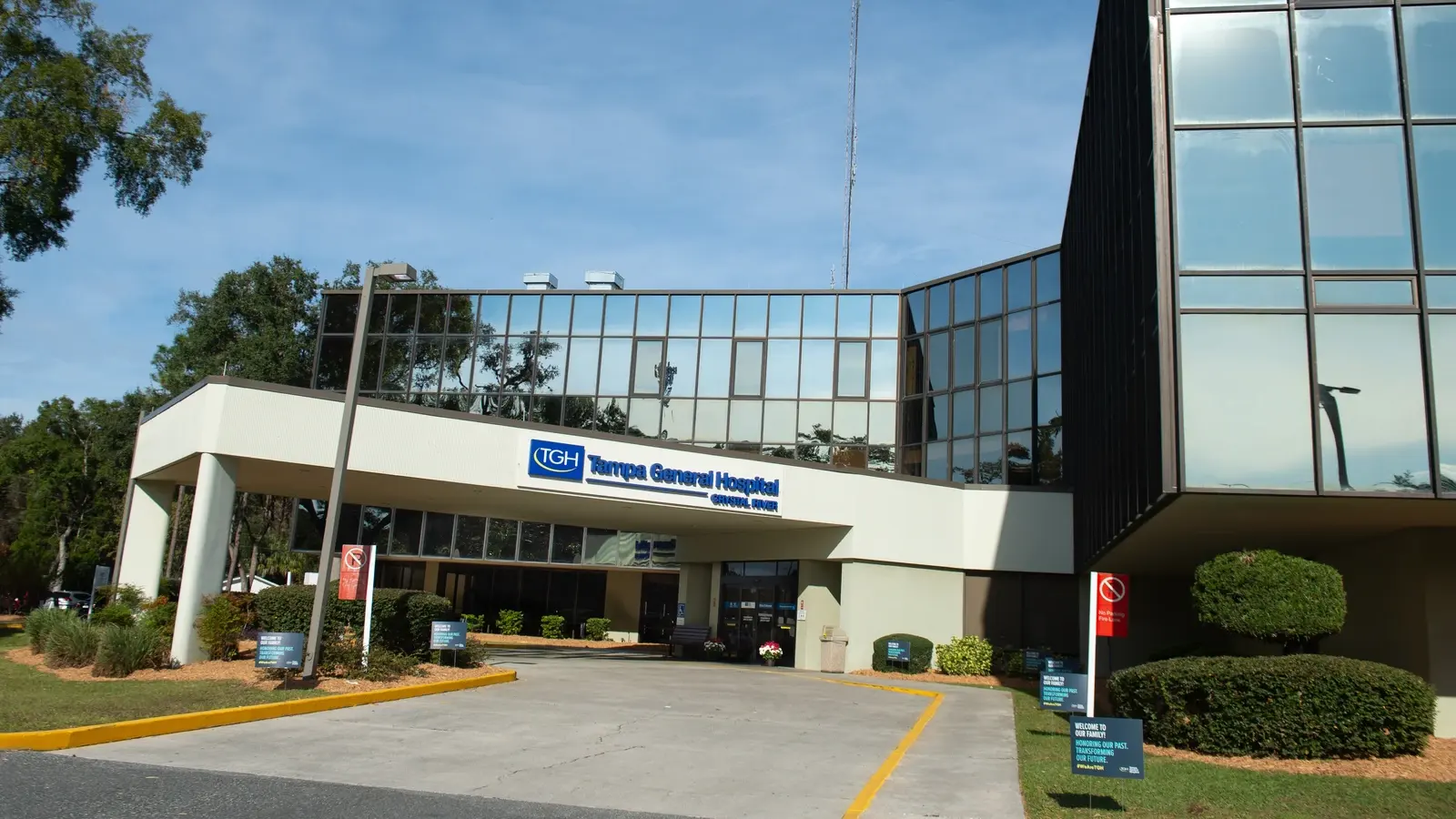 tampa general hospital crystal river exterior with sign