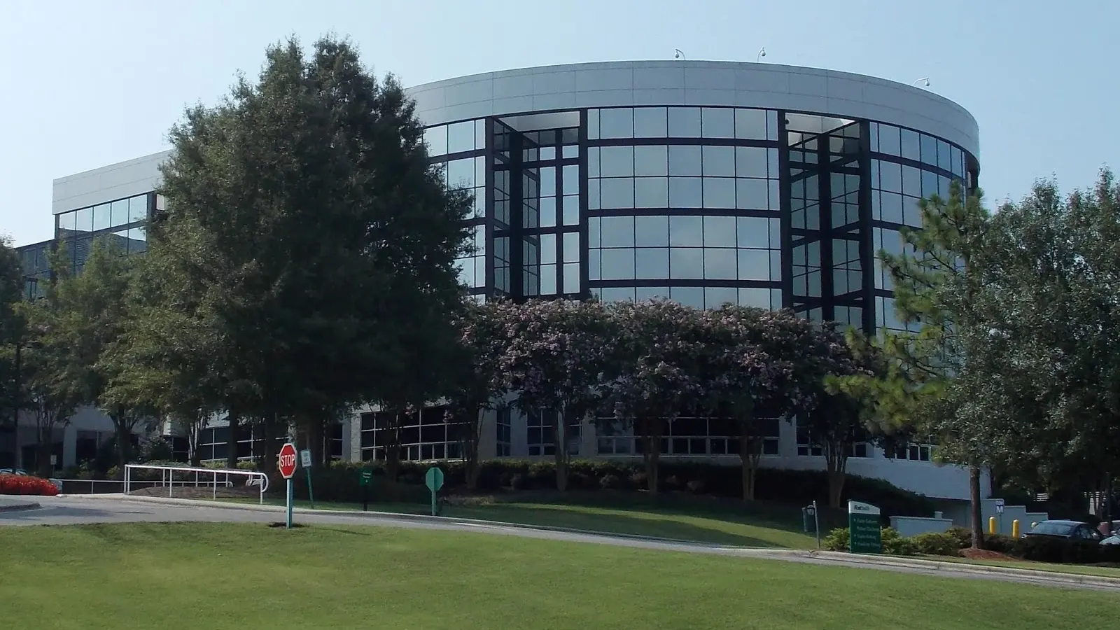 FIRSTHEALTH MOORE REGIONAL HOSPITAL hospital exterior