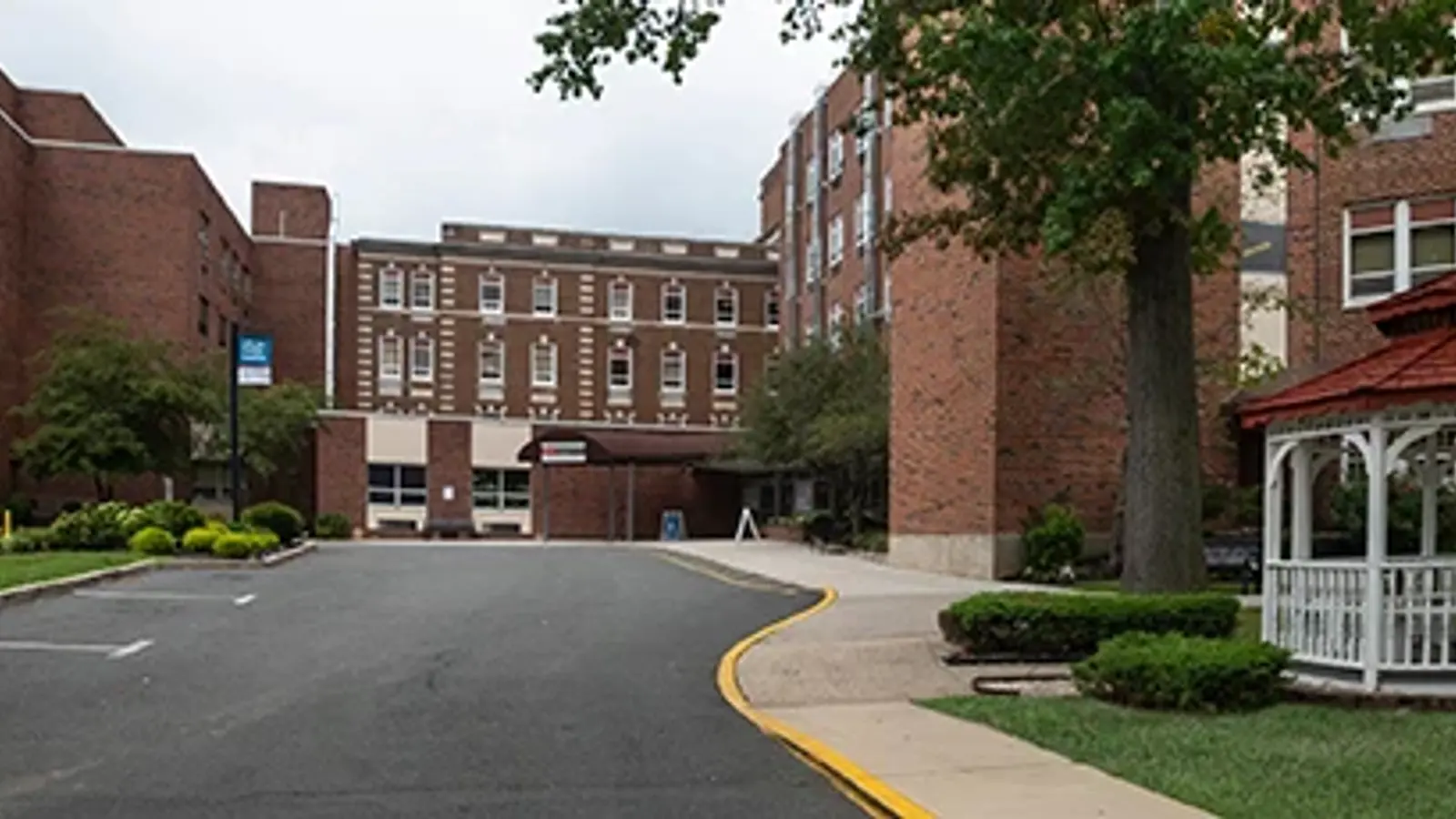 Robert Wood Johnson University Hospital At Rahway in Rahway, NJ