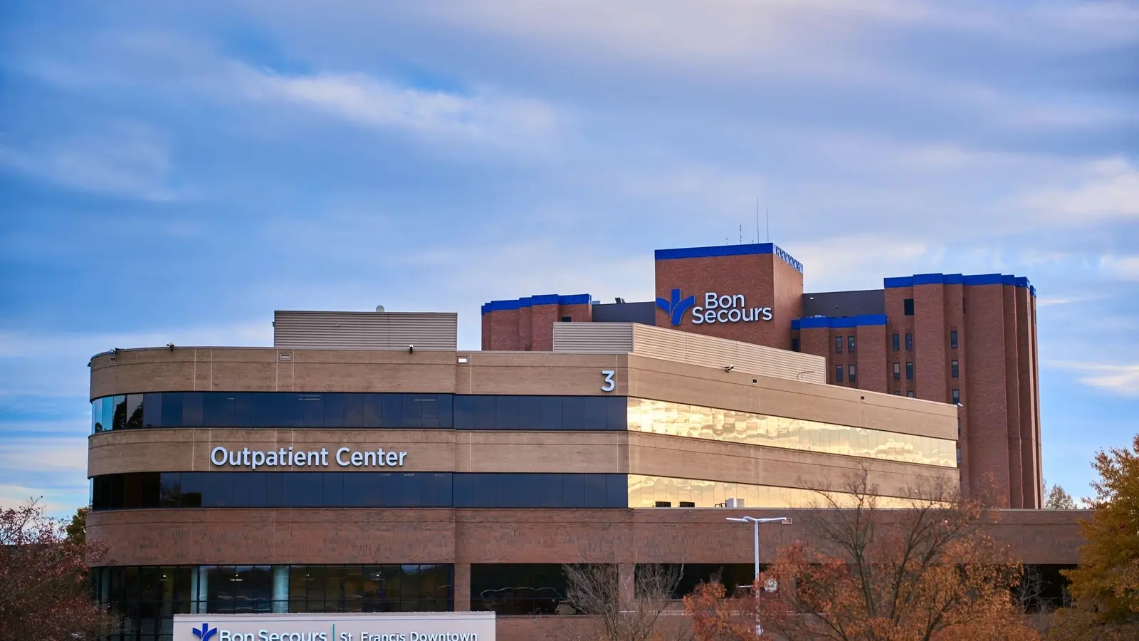 BON SECOURS ST. FRANCIS DOWNTOWN hospital exterior