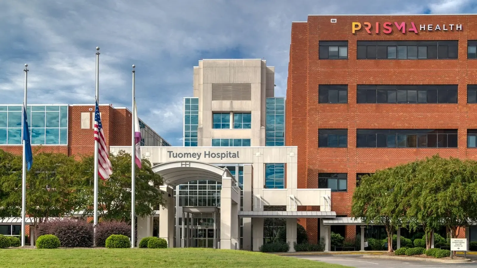 PRISMA HEALTH TUOMEY HOSPITAL hospital exterior