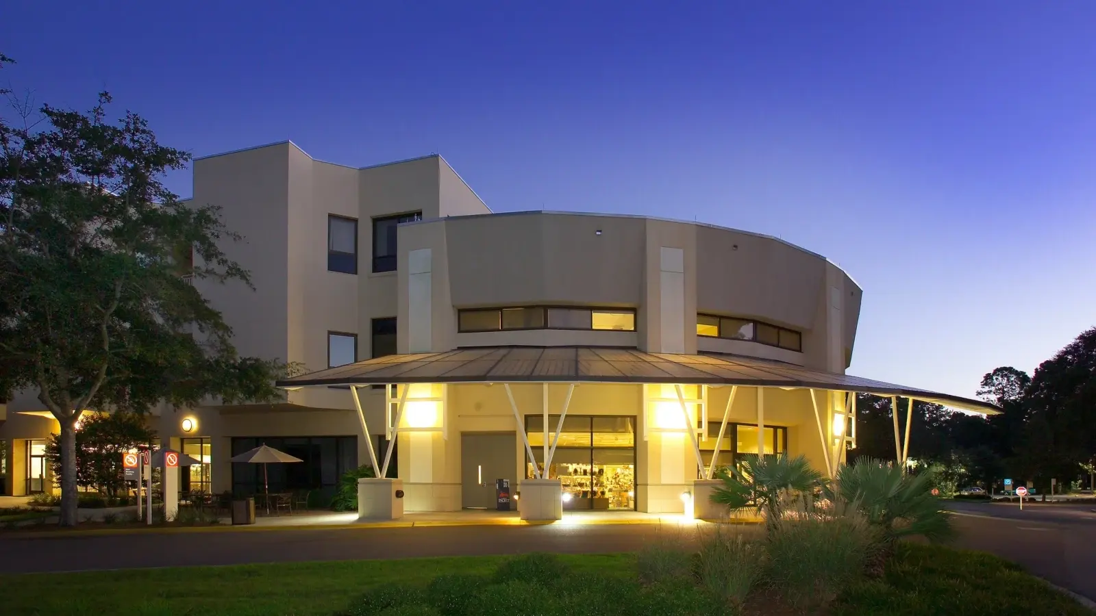 NOVANT HEALTH HILTON HEAD MEDICAL CENTER hospital exterior