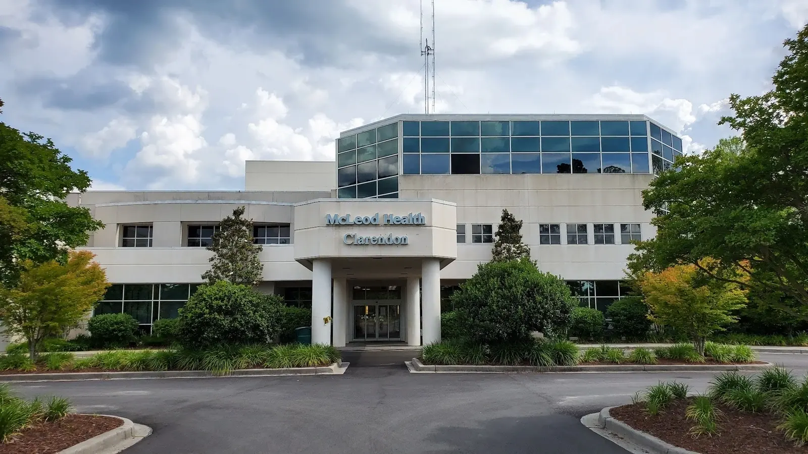 MCLEOD HEALTH CLARENDON hospital exterior
