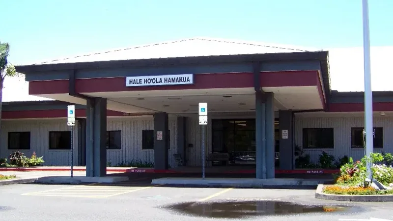 Honokaa Hospital entrance, pictured under its former name Hale Hoola Hamakua (2013)