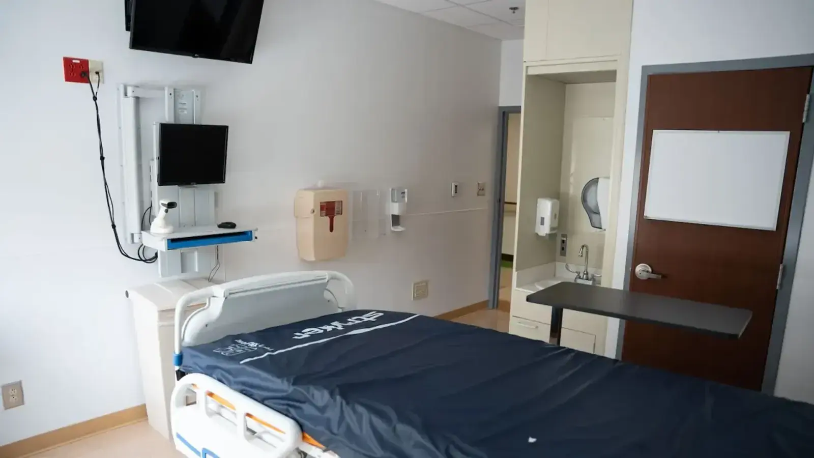 South Georgia Specialty Hospital patient room