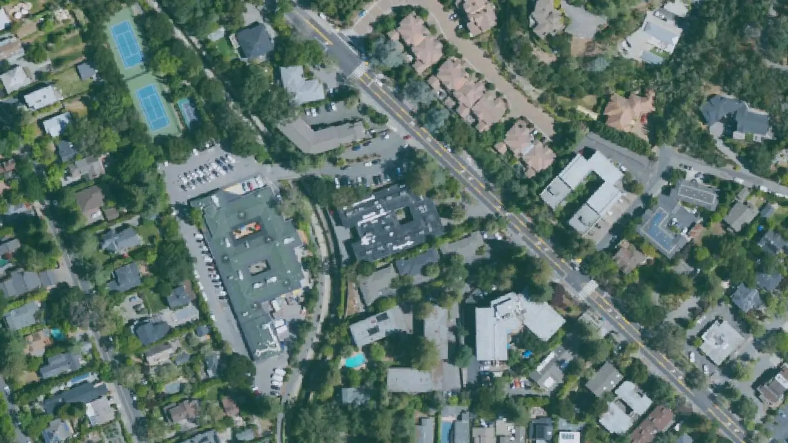 Aerial view of Kentfield Hospital in Kentfield, CA campus and surroundings; USDA NAIP imagery, 2022.
