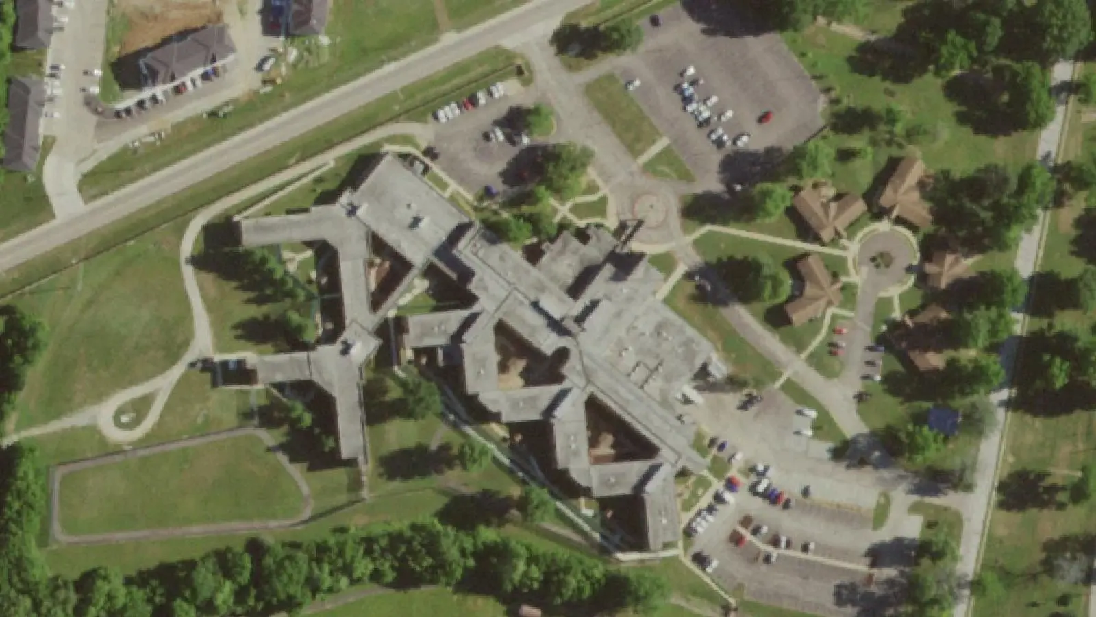 Aerial photograph of the Southeast Missouri Mental Hlth Ctr campus (2022), Farmington, MO