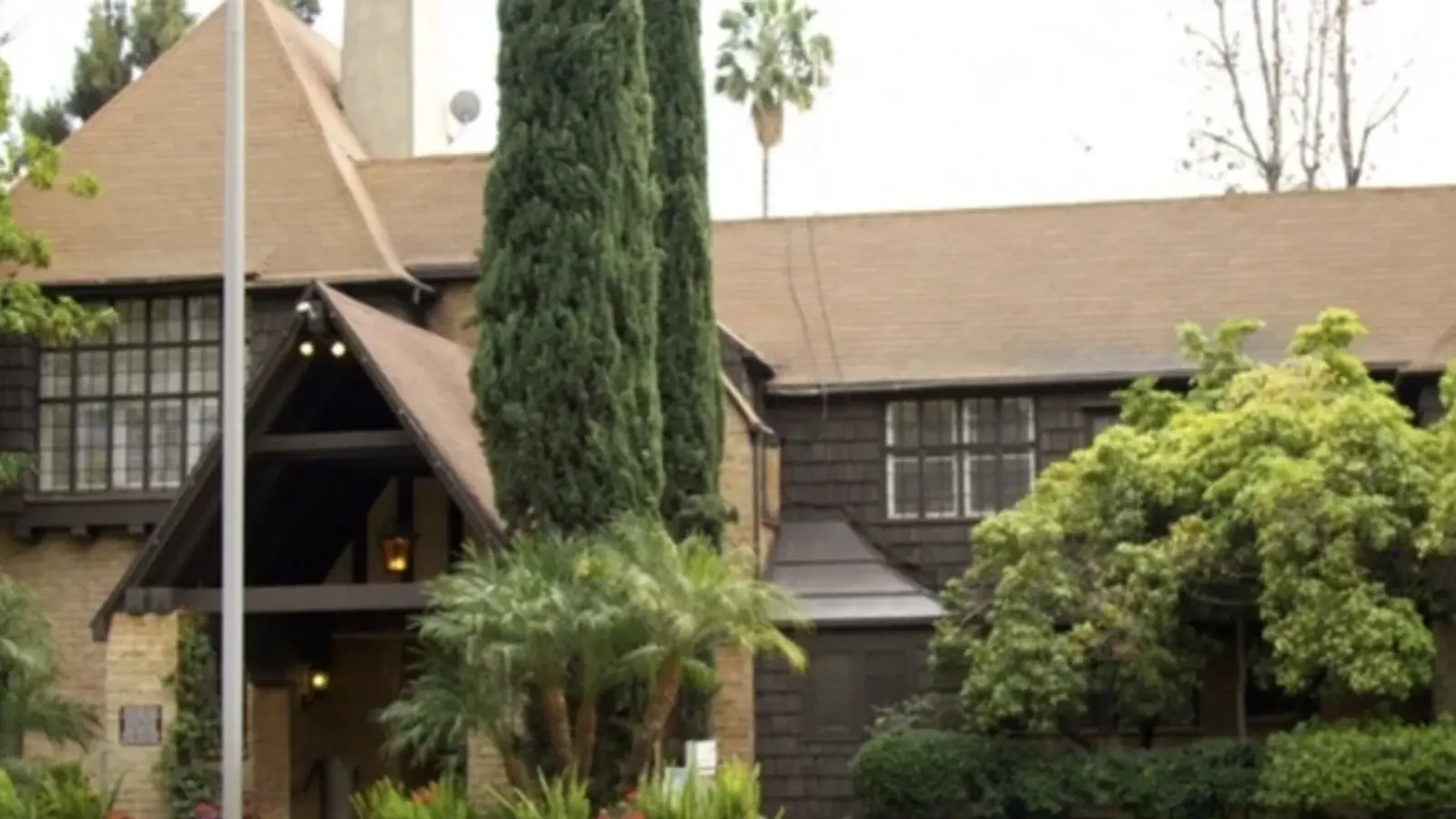 Aurora Las Encinas in Pasadena, CA